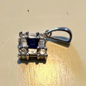 18k white gold and sapphire pendant